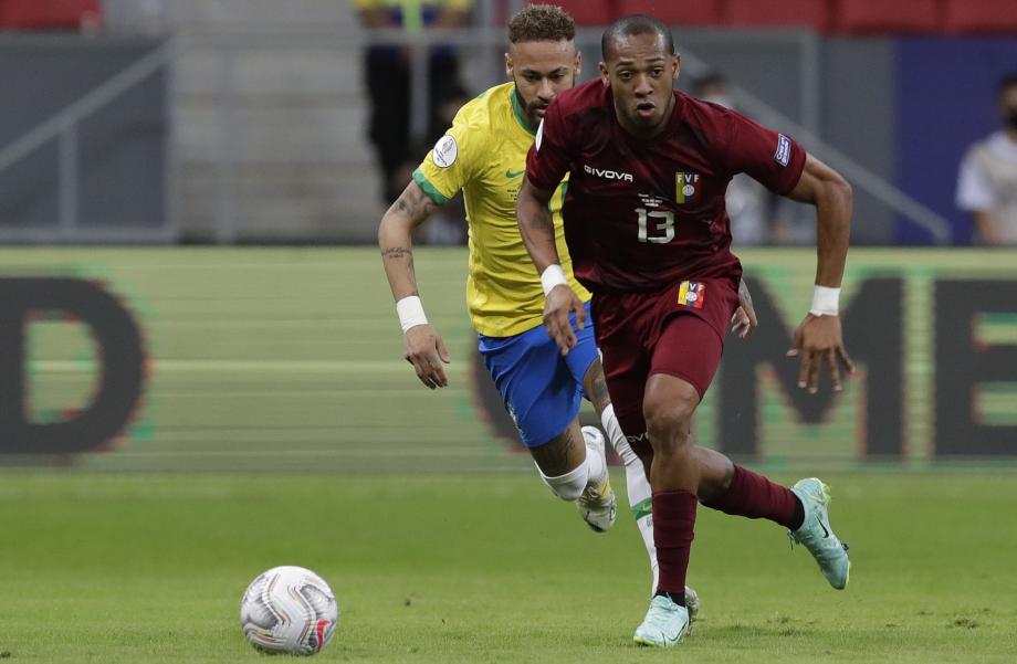  莱斯特城老将传射建功宝刀未老